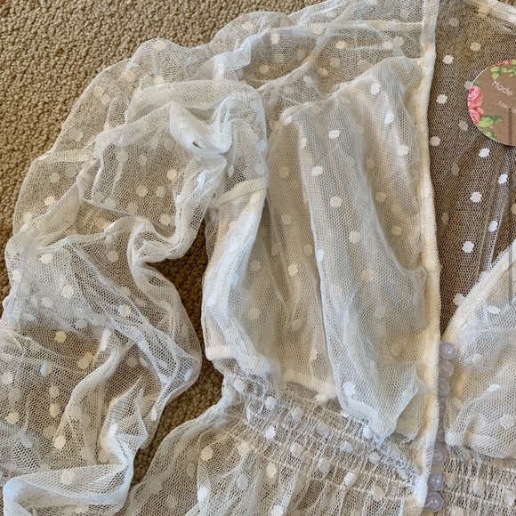 🌿One Left !Sweetest Polka Dot Gauze Blouse - Picture 4 of 6